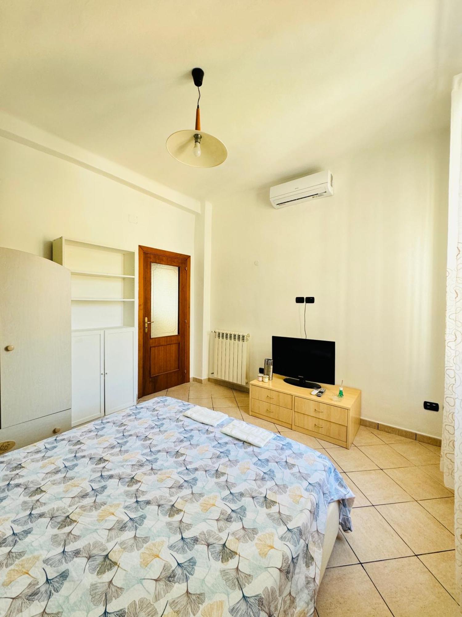 Una Stanza Nel Bunker Hotel Genoa Exterior photo